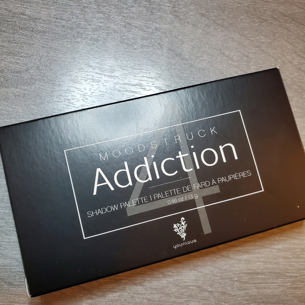 Younique Moodstruck Addiction Shadow Pallete